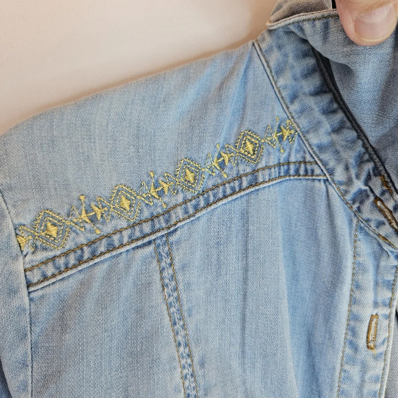 Billabong Womens Blue Cropped Denim Shacket Embroidered Sz S Boho Casual - Picture 3 of 11